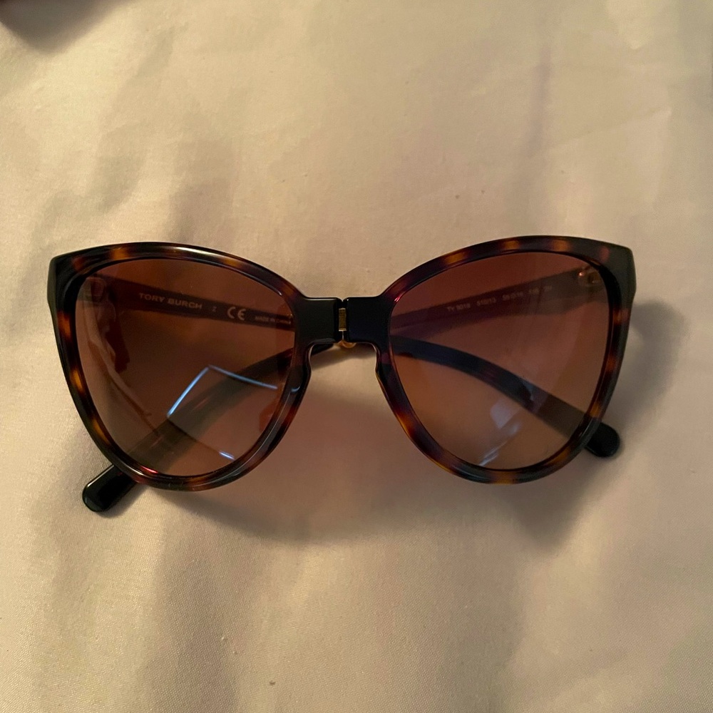Tory Burch oversized cateye tortoise shell sunglasses